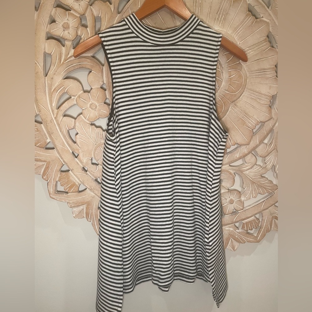 Striped Sleeveless Flowy Shirt